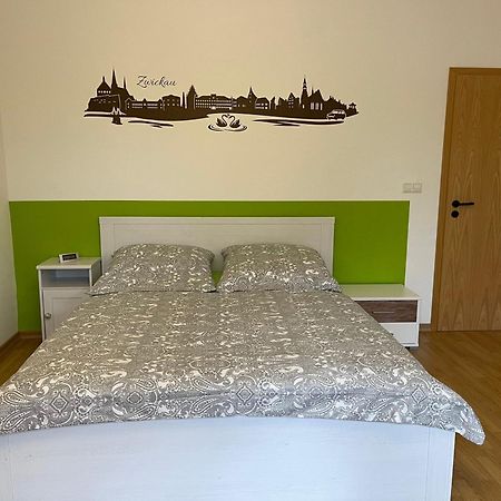 Ferienwohnung Im Zentrum Zwickaus Esterno foto
