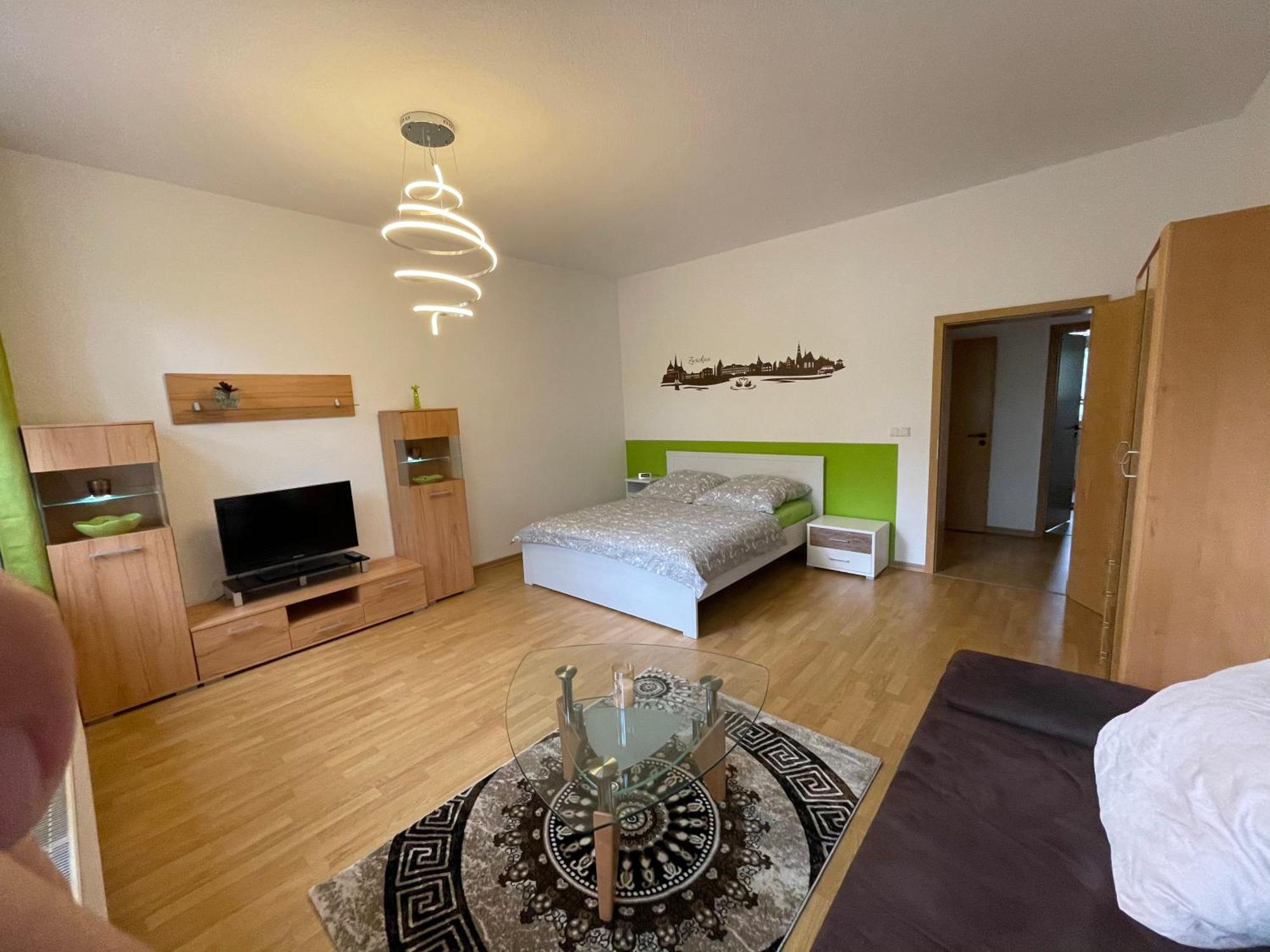 Ferienwohnung Im Zentrum Zwickaus Esterno foto